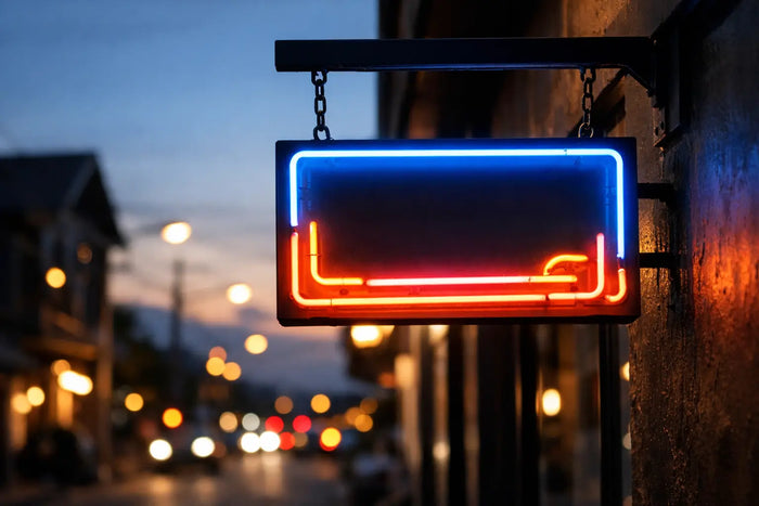 Kan een neon bord buiten hangen?